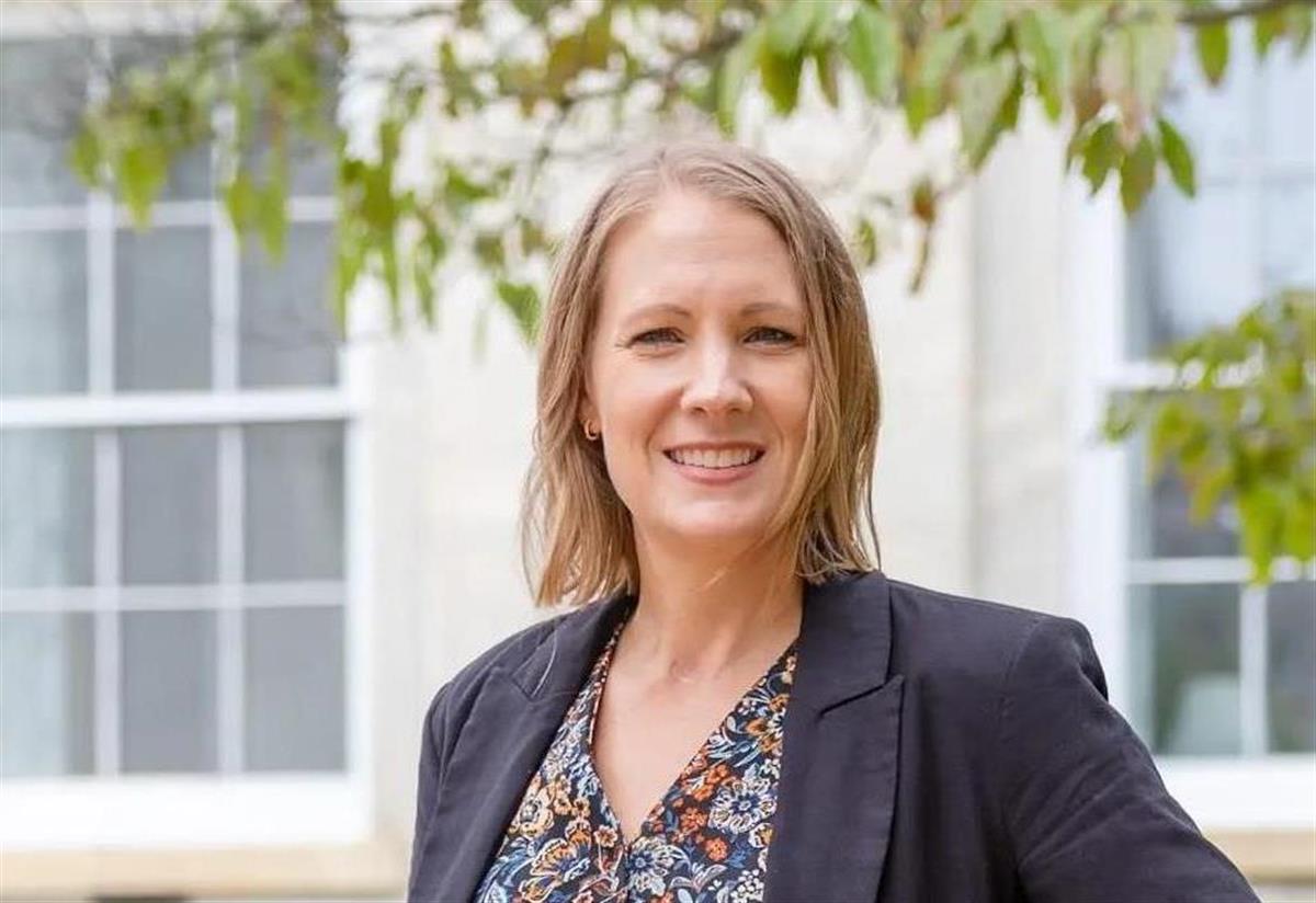 Profile photo of Julie Thomas